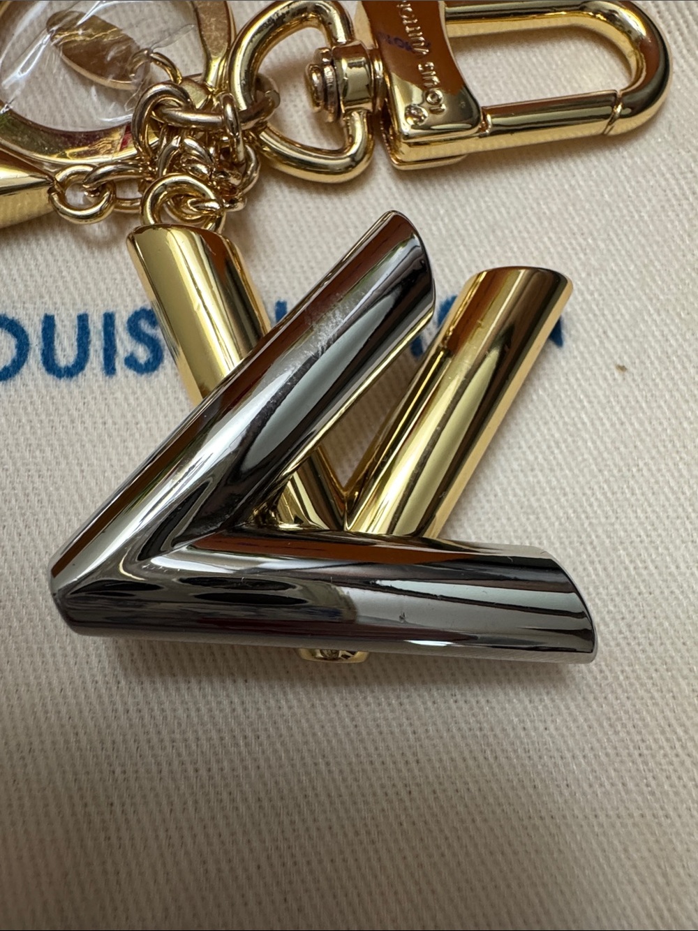 Louis Vuitton New Wave Two-Tone Gold & Silver LV Bag Charm Key Holder NIB - Picture 5 of 11